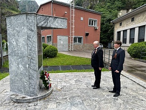 Полагање цвеќе кон меморијалниот споменик „Матка”, Скопjе, 9 маj 2024 година